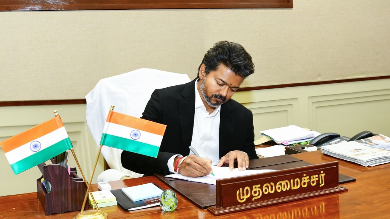 Vijay : தமிழ்நாட்டில் மீண்டும் அதிகாலை 4 மணி ஷோ? தடைகளை உடைப்பாரா தளபதி... காத்திருக்கும் திரையுலகம்