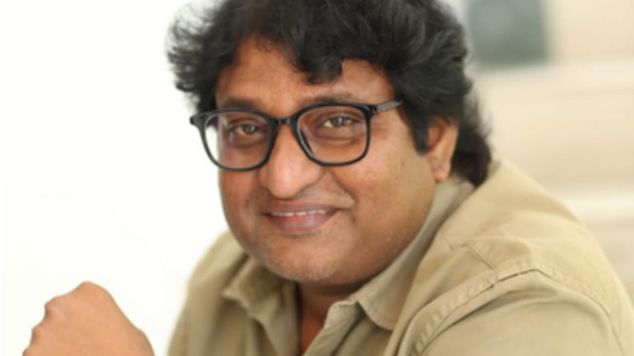 രാം ചരണിന്റെ 'പെദ്ധി': 70 സെറ്റുകൾ ഒരുക്കി അവിനാഷ് കൊല്ല; ജൂൺ നാലിന് റിലീസ്
