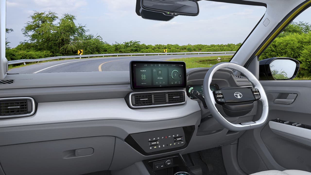 Tata EV Offers : டாடா போட்ட அதிரடி ஆஃபர்.. பெட்ரோல் காரை விட்டுவிட்டு இவி வாங்க வேண்டிய நேரம் மக்களே