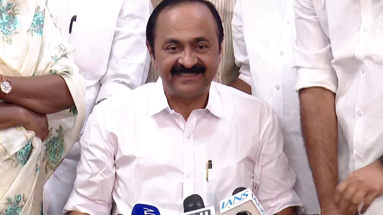 പുതുയുഗ സൃഷ്ടിക്കായി കഠിനാധ്വാനം ചെയ്യും: വി ഡി സതീശൻ