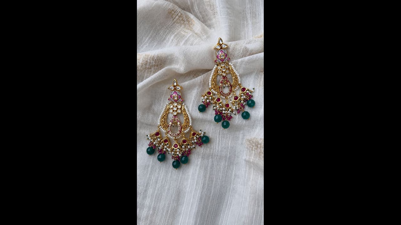 Earrings For Saree: ಸೀರೆಯುಟ್ಟಾಗ ಇನ್ನಷ್ಟು ಸುಂದರವಾಗಿ ಕಾಣಲು ಈ ಇಯರ್ ರಿಂಗ್ಸ್ ಬೆಸ್ಟ್!