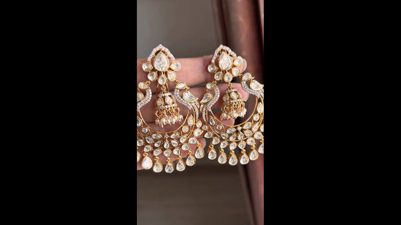 Earring Designs: அசரவைக்கும் சாந்த்பாலி கம்மல் டிசைன்கள்... பார்த்தாலே போதும்!