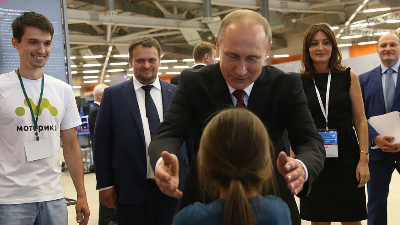 Wholesome Viral Video Shows Putin Bursts Into Laughter After Child Boldly Offers Health Advice (WATCH)