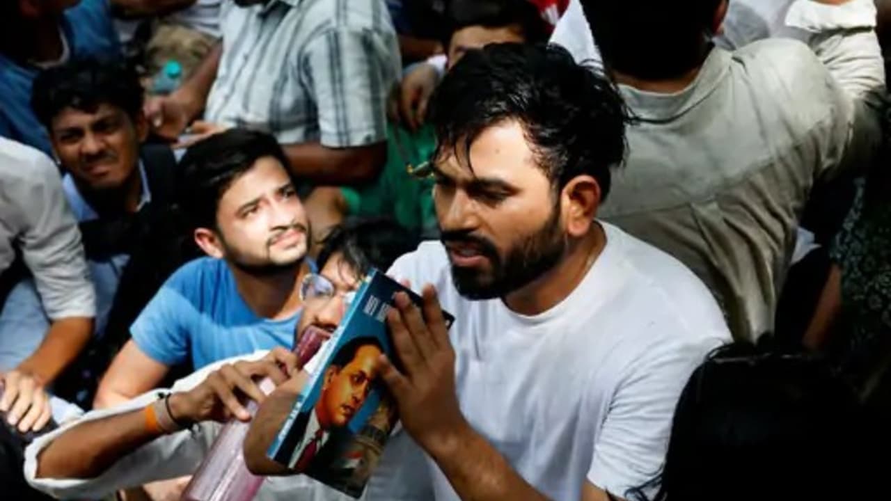 https://static.asianetnews.com/images/w-1280,h-720,format-jpg,imgid-01ktdshgbs4k0whpr1tbfkn9zj,imgname-cockroach-janata-party-jantar-mantar-protest-abhijeet-dipke-delhi-education-minister-resignation-demand-2-1780726940025.jpg