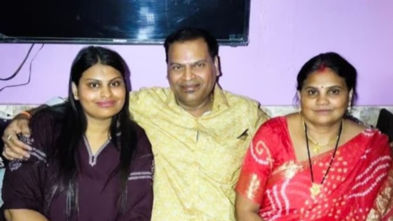 छत्तीसगढ़ की चारू पांडे ने मचाया तहलका, बिना कोचिंग क्रैक किया 19 सरकारी एग्जाम
