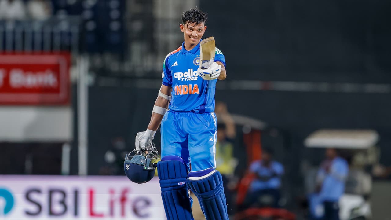 వరల్డ్ కప్ రేసులోకి లెఫ్ట్ హ్యాండ్ సెన్సేషన్.. టీమిండియా నెక్స్ట్ ప్లాన్ ఇదేనా