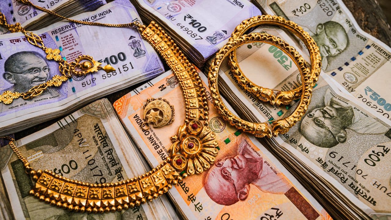 रोज १०० रुपयांची बचत, ५ महिन्यांत १ ग्रॅम सोने