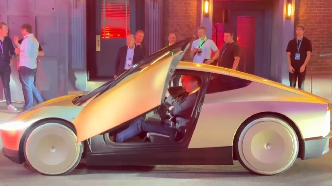 Tesla Cybercab: ஸ்டீயரிங் கிடையாது, ஆக்சிலேட்டரும் கிடையாது... டெஸ்லாவின் ரோபோ கார் செப். 3 அறிமுகம்