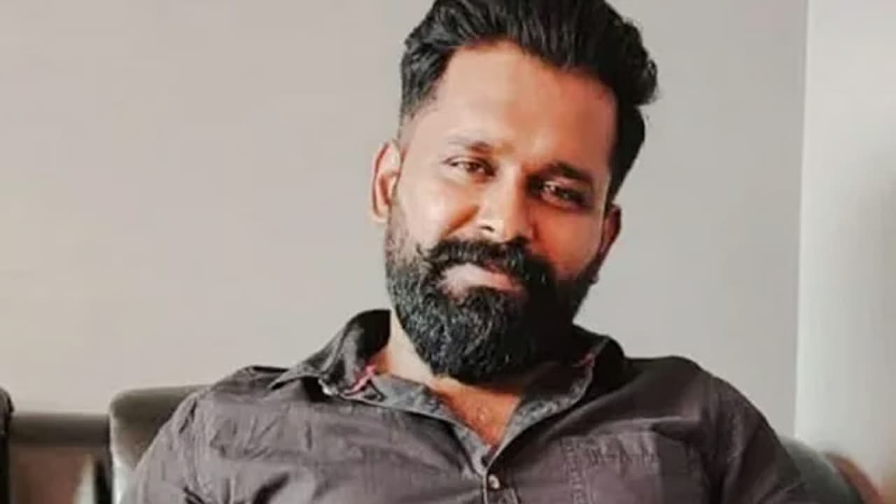 സ്പായിൽ കയറി സ്ത്രീകൾക്ക് നേരെ അതിക്രമം; ഗുണ്ടാനേതാവ് മരട് അനീഷ് പൊലീസ് കസ്റ്റഡിയിൽ, പിടിയിലായത് രക്ഷപ്പെടാൻ ശ്രമിക്കുന്നതിനിടെ
