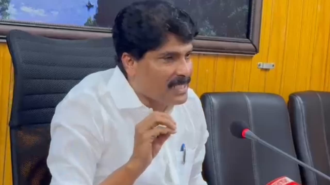 w-1280,h-720,format-jpg,imgid-01kwvx1ky0n1z710fy6sbgp0s5,imgname-minister-t-siddique-1783347859392.jpg