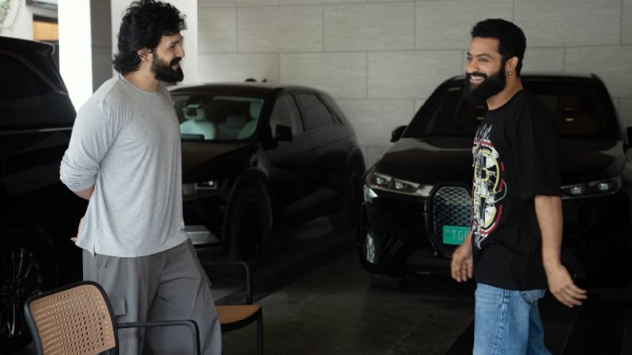 పవన్ కి మహేష్, అఖిల్ కి ఎన్టీఆర్.. థ్యాంక్యూ టైగర్ అంటూ అక్కినేని హీరో ఎమోషనల్ పోస్ట్