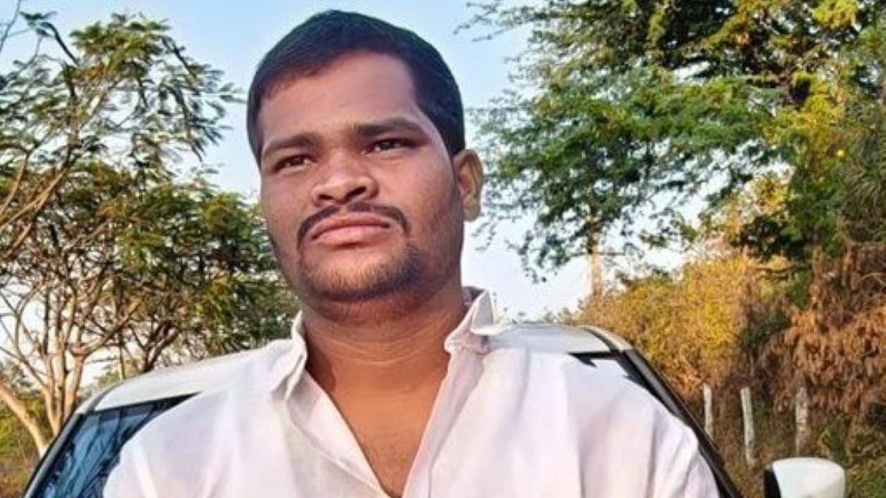 పోక్సో కేసులో రాజ్ కుమార్ అరెస్టే కాలేదా..? అతడిపై పోలీసులు పెట్టిన కేసులేంటో తెలుసా పోక్సో కేసులో రాజ్ కుమార్ అరెస్టే కాలేదా..? అతడిపై పోలీసులు పెట్టిన కేసులేంటో తెలుసా