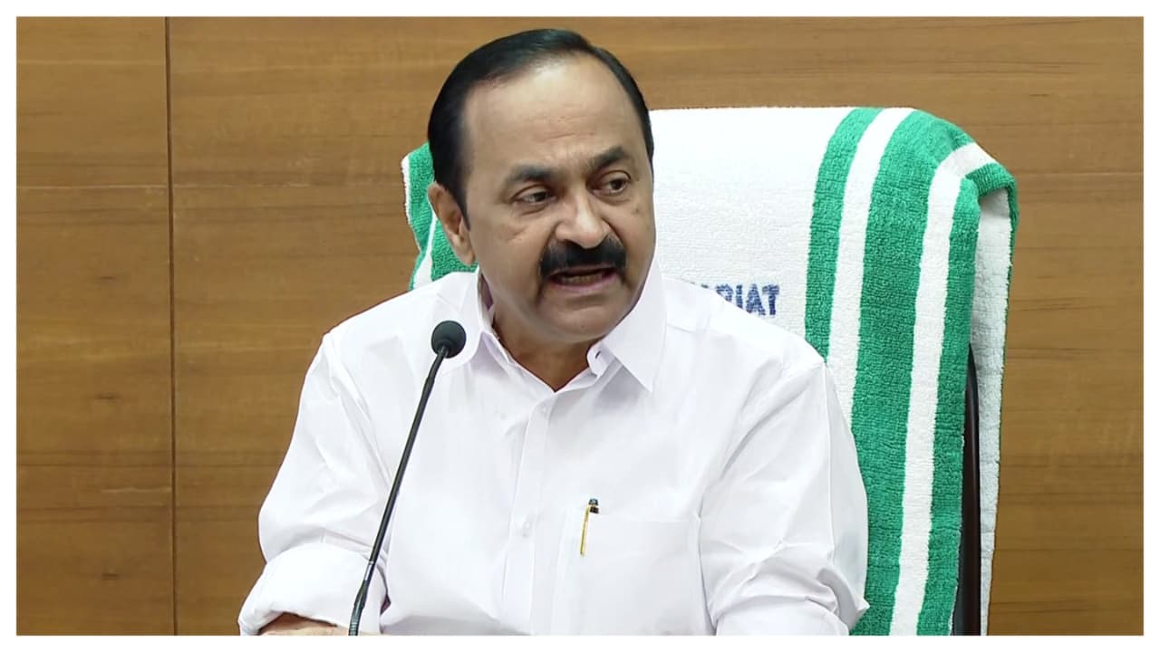 'അതിവേഗ റെയിൽ പദ്ധതി റിപ്പോർട്ട് ലഭിച്ചു, ഇപ്പോഴത്തെ രൂപത്തിൽ പദ്ധതി നടപ്പാക്കരുതെന്ന് വിദഗ്ധസമിതി'; വീണ്ടും പഠനം നടത്തുമെന്ന് മുഖ്യമന്ത്രി