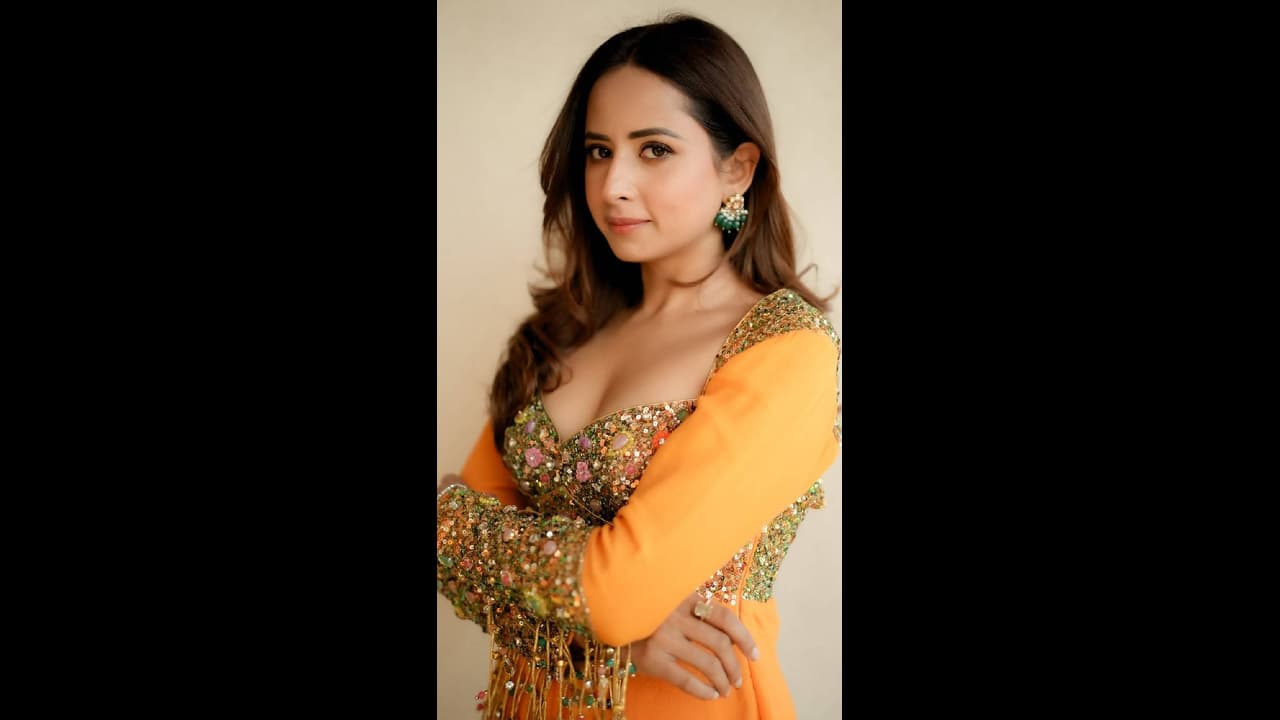 सूट की नजाकत बढ़ाएंगे ये 6 फैंसी नेकलाइन डिजाइन, ऑस्ट्रेलिया में बसे भारतीय समुदाय के लिए लेटेस्ट स्टाइल गाइड