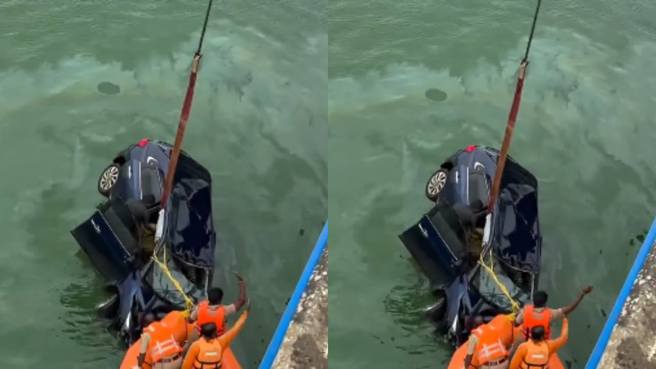 പാലത്തിന്റെ കൈവരി തകർത്ത് കാർ നദിയിലേക്ക്; അധ്യാപകനും രണ്ടുമക്കളും മുങ്ങിമരിച്ചു; കൂട്ട ആത്മഹത്യയെന്ന് നിഗമനം