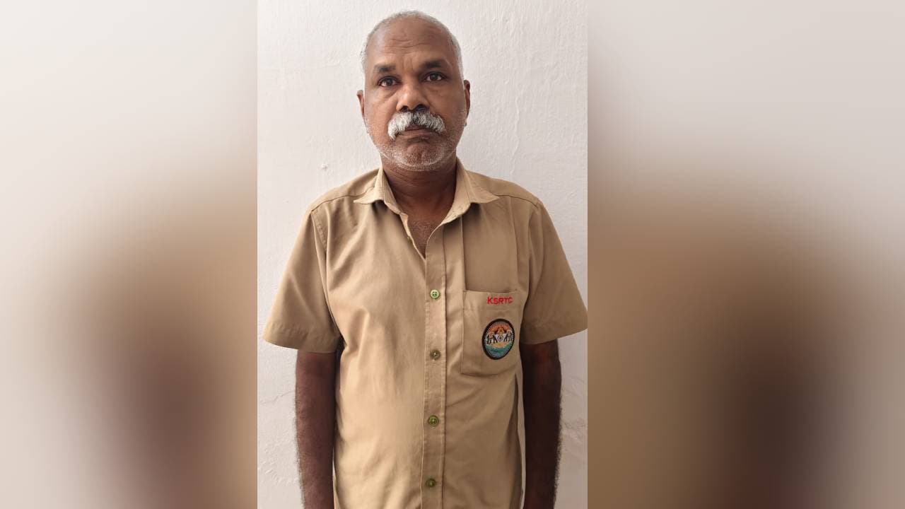 കെഎസ്ആർടിസി ബസിൽ തൊട്ടടുത്തിരുന്ന അധ്യാപികയ്ക്ക് നേരെ ലൈംഗികാതിക്രമം; കായംകുളം ഡിപ്പോയിലെ ഡ്രൈവർ പിടിയിൽ