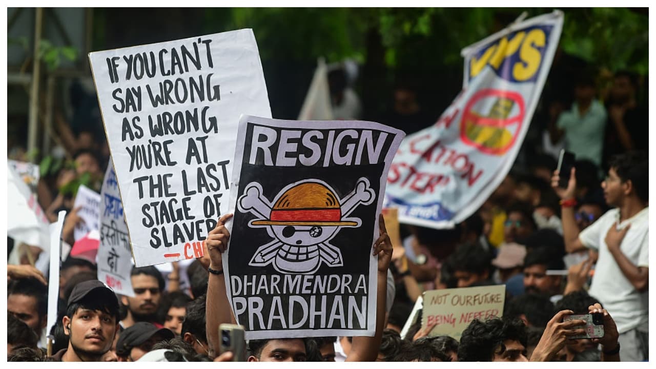 കേന്ദ്രത്തിന് കനത്ത തിരിച്ചടി, ഞെട്ടിക്കുന്ന റിപ്പോർട്ട് പുറത്ത്; പെല്ലറ്റ് ഗണ്ണുകൾ ഉപയോഗിച്ചില്ലെന്ന വാദം പൊളിഞ്ഞു, കണ്ണിൽ നിന്ന് പെല്ലറ്റ് നീക്കി