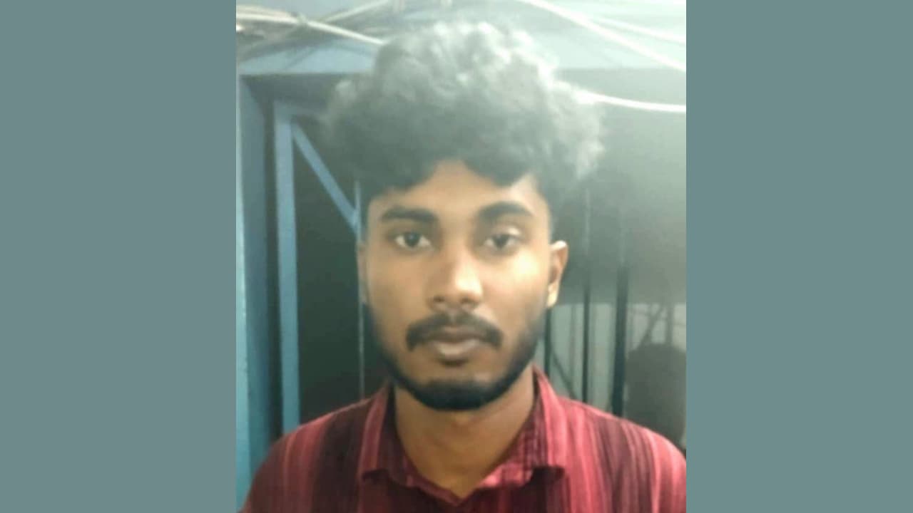ട്രാവലറിനെ കളിയാക്കിയത് ഇഷ്ടപ്പെട്ടില്ല; കൊല്ലത്ത് പ്ലസ് വൺ വിദ്യാർഥികളെ സ്കൂൾ മുറ്റത്ത് നിന്നും തട്ടിക്കൊണ്ടുപോയി മർദിച്ചു