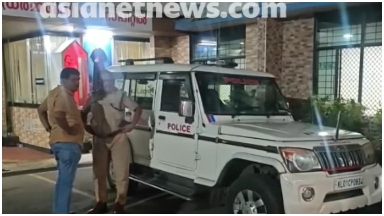 അടിമുടി ദുരൂഹത; വീട്ടമ്മ വെട്ടേറ്റ് മരിച്ച നിലയിൽ, കൈയ്ക്ക് പരിക്കേറ്റ നിലയിൽ ഭർത്താവ്; സംഭവം കോതമംഗലത്ത്
