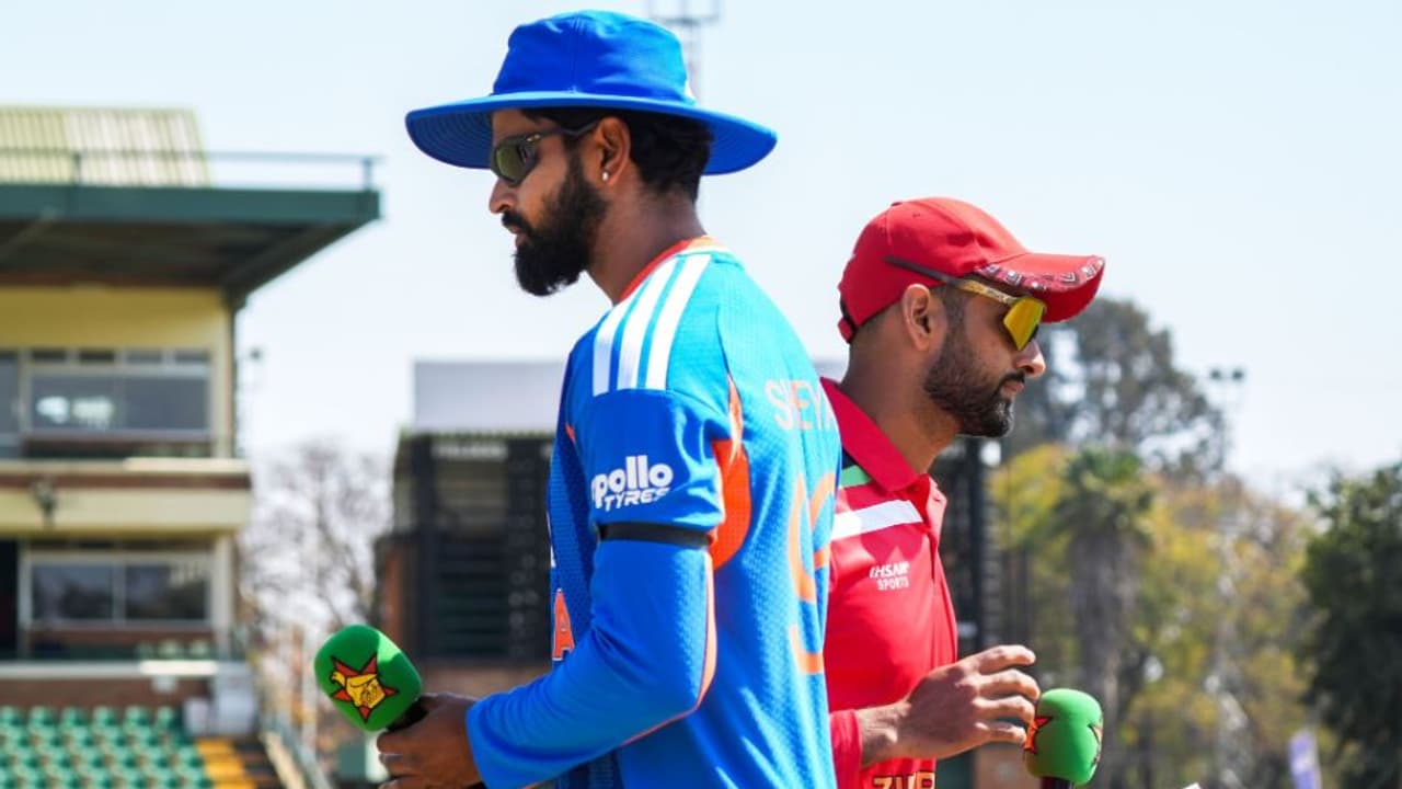 হারারেতে কালো আর্মব্যান্ড পরে শ্রদ্ধা ভারত-জিম্বাবোয়ে ক্রিকেটাররা