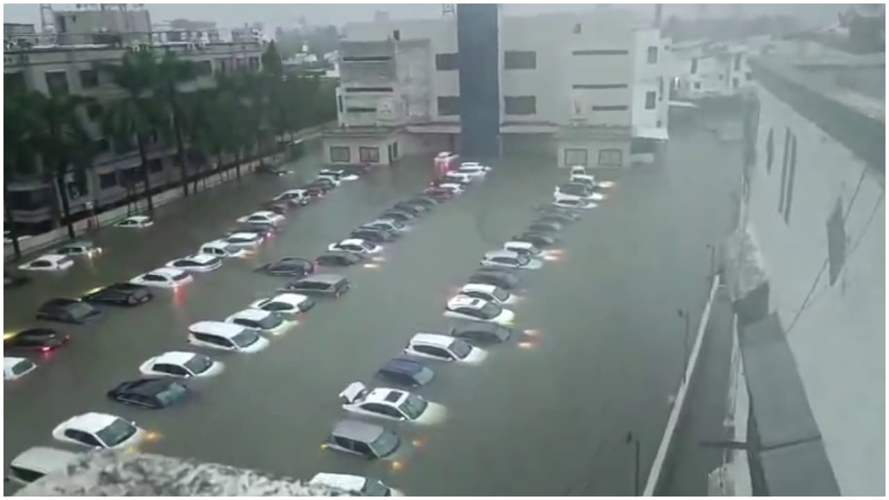 w-1280,h-720,format-jpg,imgid-01kyd4knc2jbznyvdjrt852z62,imgname-floods-in-gujarat-1784999957890.jpg