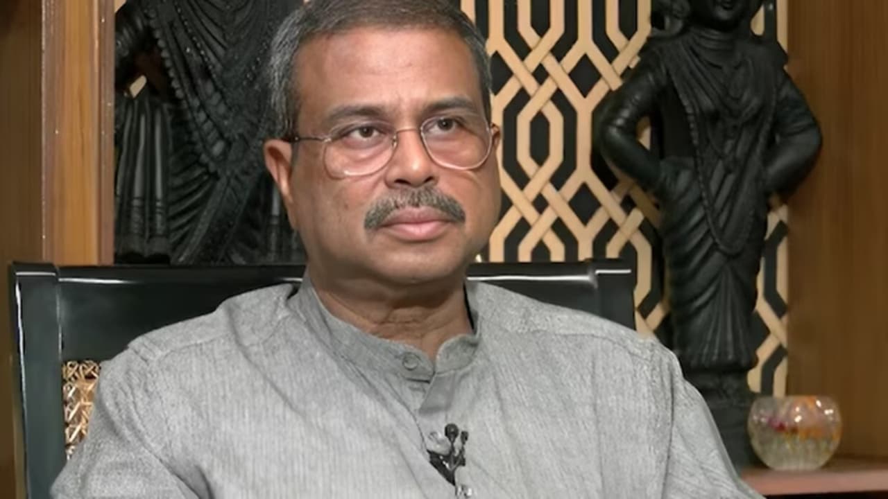 ধর্মেন্দ্র প্রধান শিক্ষামন্ত্রীর পদ থেকে ইস্তফা দিলেন