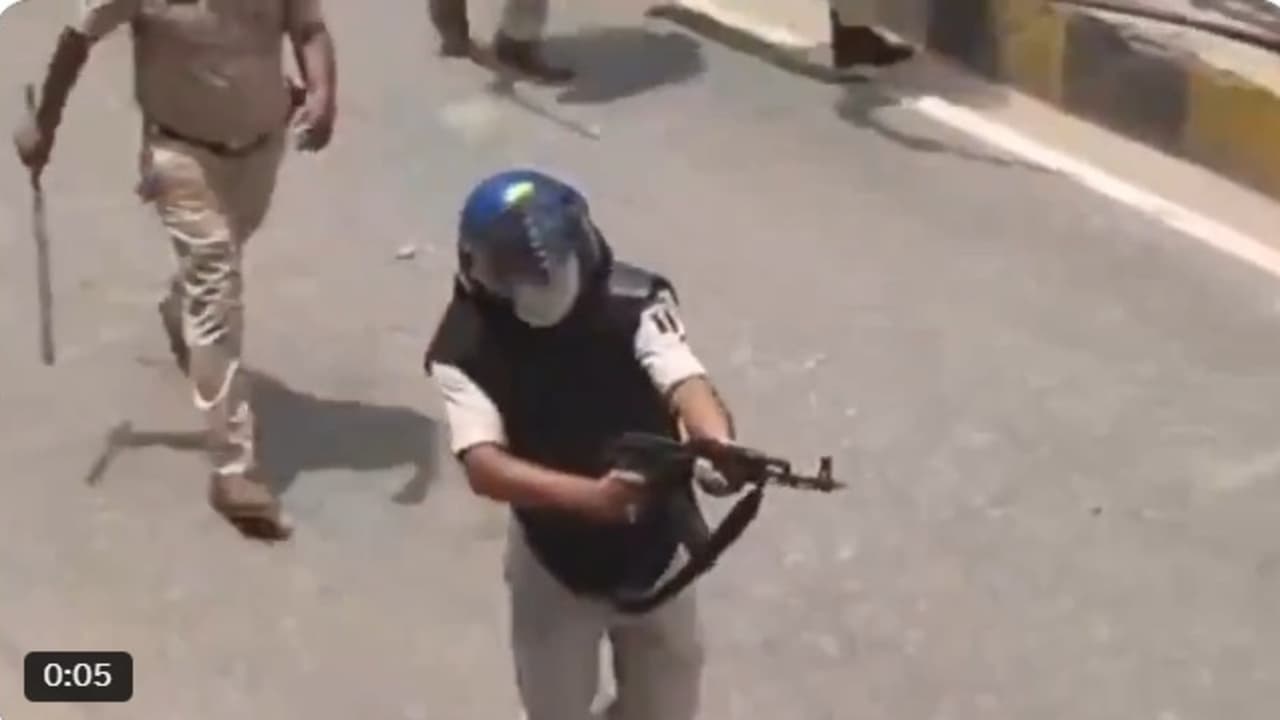 बिहारमध्ये नीट आंदोलकांवर AK-47 गोळीबार, पोलीस निलंबित