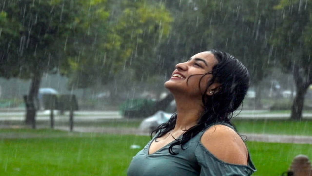 மழைக்காலத்தில் தவிர்க்க வேண்டிய 5 உணவு தவறுகள்