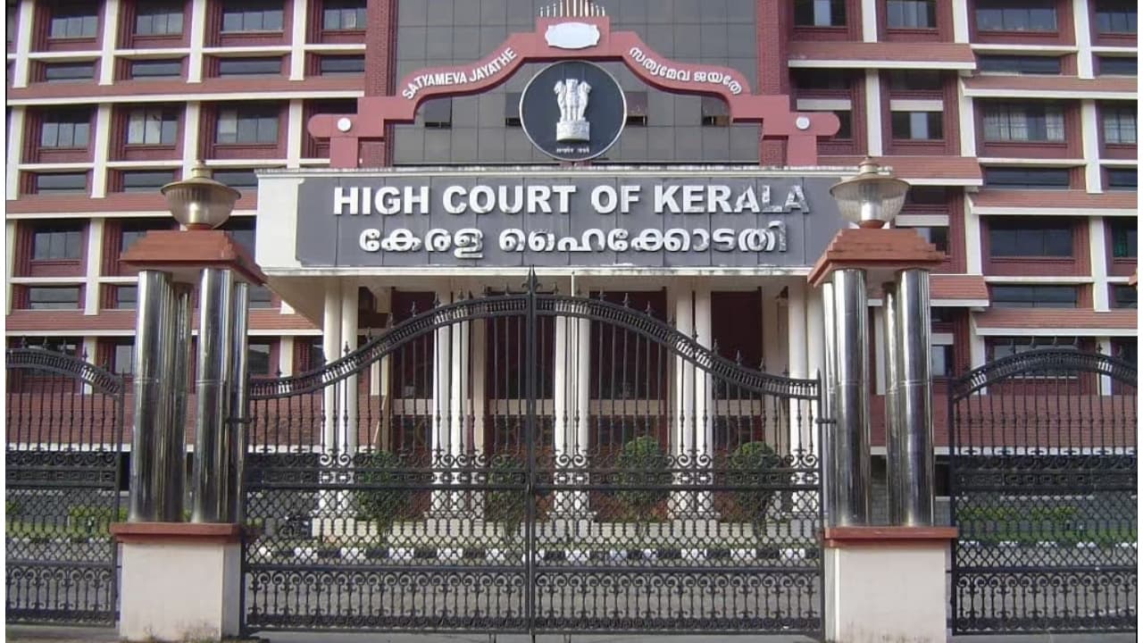 അനധികൃത ബോർഡുകൾ സ്ഥാപിച്ചാൽ കോടതിയലക്ഷ്യ നടപടി; തമിഴ്നാടിനെ മാതൃകയാക്കാമെന്ന് ഹൈക്കോടതി