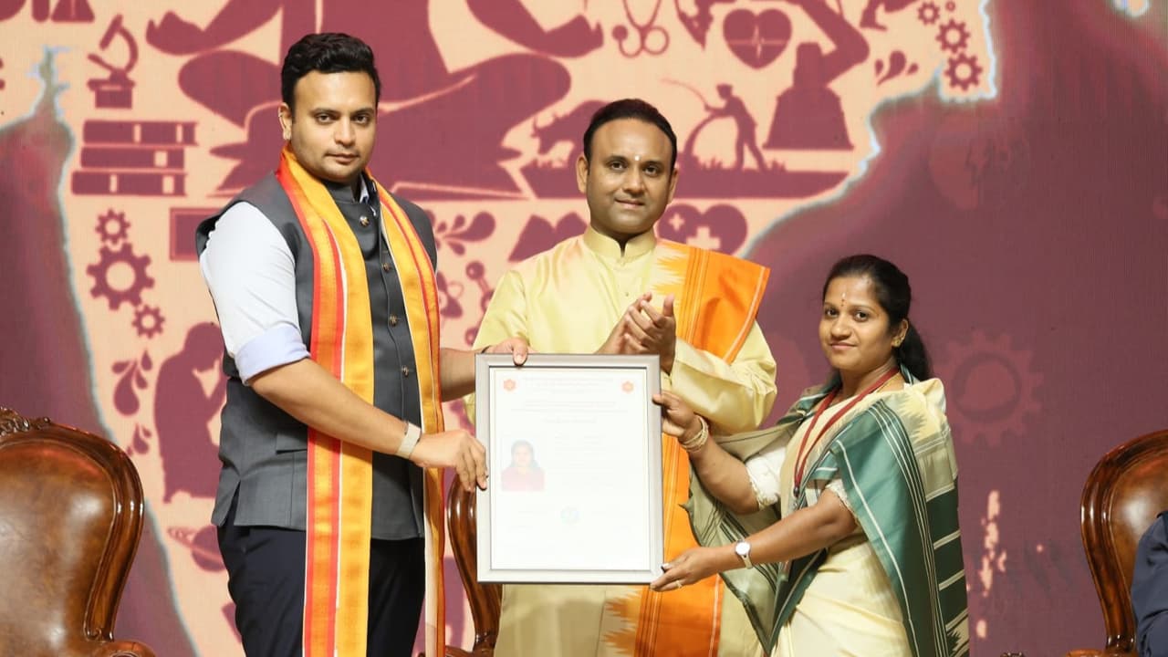 దేశంలో తొలిసారి 138 మంది రైతులకు ‘కృషి-ఋషి’ పట్టాలు