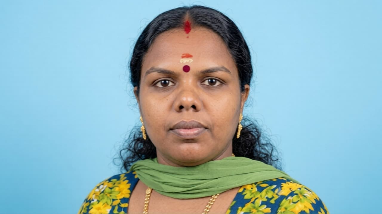 രണ്ട് കുട്ടികളുടെ അമ്മ,സേവാ ഭാരതിയുടെ സജീവ പ്രവര്ത്തക; ഭര്തൃവീട്ടില് യുവതിയെ ആത്മഹത്യ ചെയ്ത നിലയില് കണ്ടെത്തി