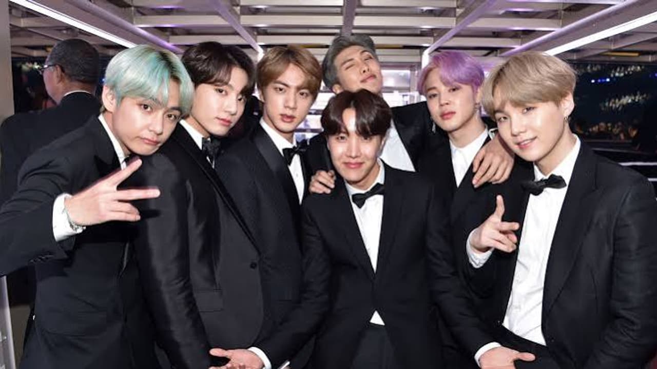BTS च्या हिंदी संवादाने भारतीय फॅन्स खूश, आधार कार्डची मागणी
