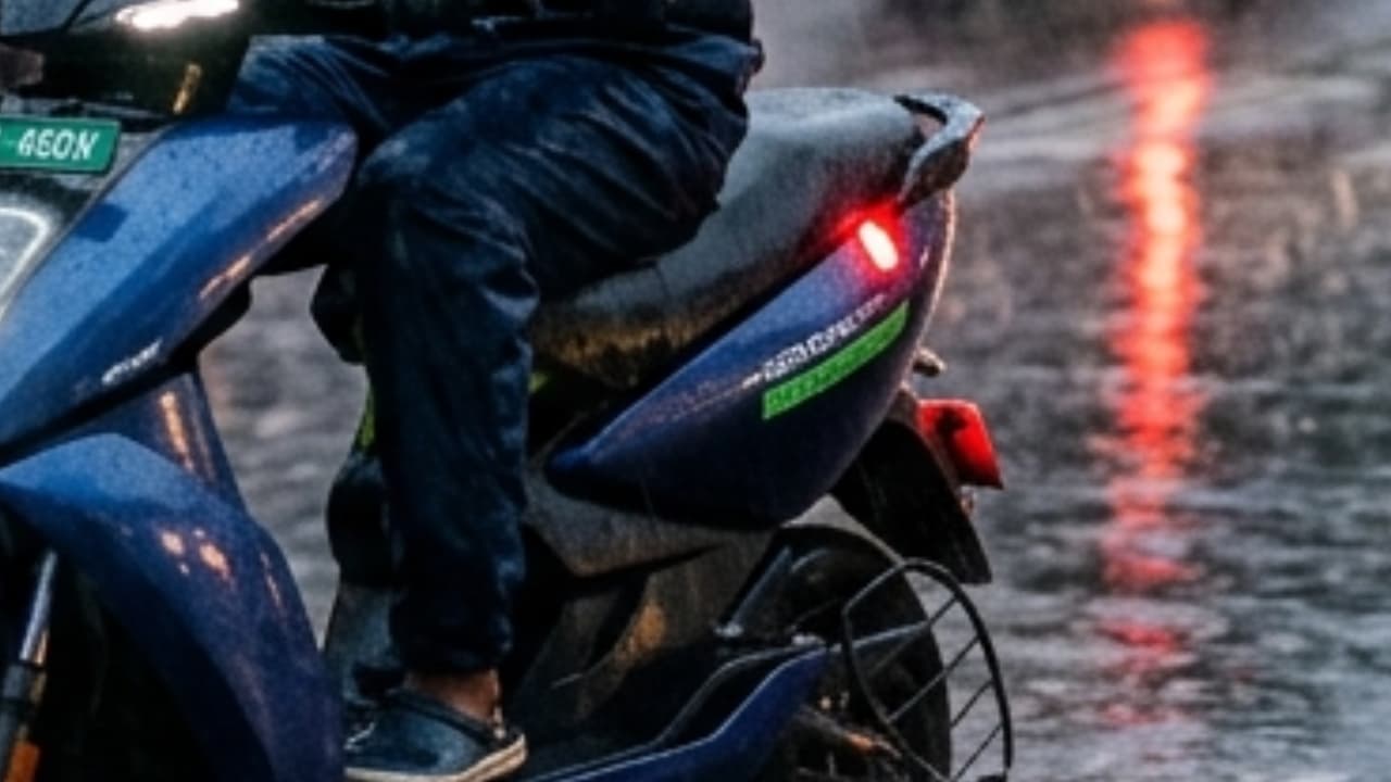 ഇലക്ട്രിക് വാഹനം ഉപയോഗിക്കുന്നവരാണോ? നന്നായി ശ്രദ്ധിക്കേണ്ട കാലം! ഇന്ഷുറന്സ് എടുക്കുമ്പോള് ഈ കാര്യങ്ങള് പ്രത്യേകം ശ്രദ്ധിക്കുക