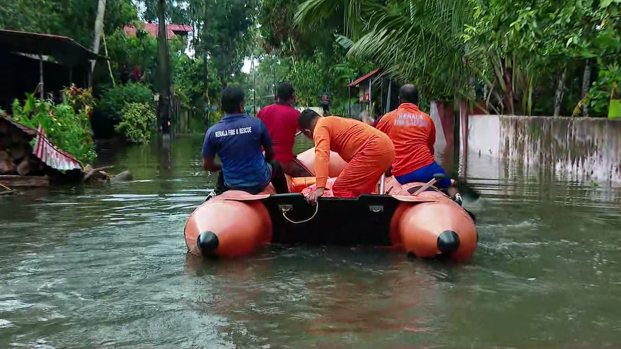 മഴക്കെടുതി: സംസ്ഥാനത്ത് 25 പേർക്ക് ജീവൻ നഷ്ടപ്പെട്ടു, 52 വീടുകൾ പൂർണമായി തകർന്നു, കണക്ക് പുറത്ത് വിട്ട് സർക്കാർ