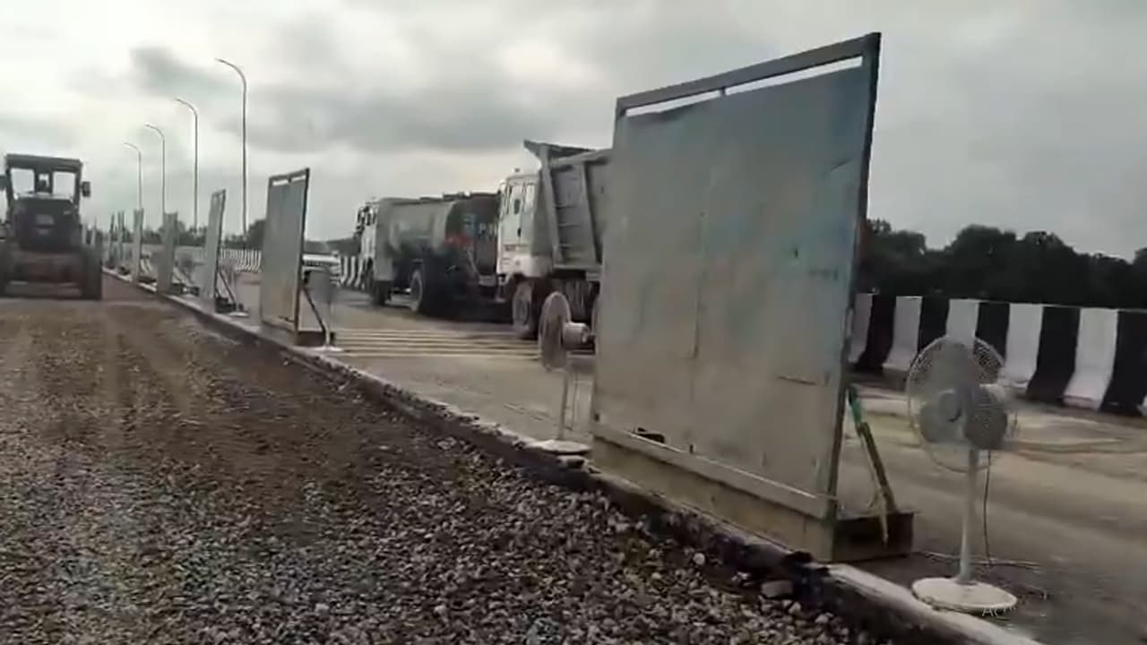 Viral Video Shows Fans Drying Sunk Kanpur-Lucknow Highway Stretch in Uttar Pradesh