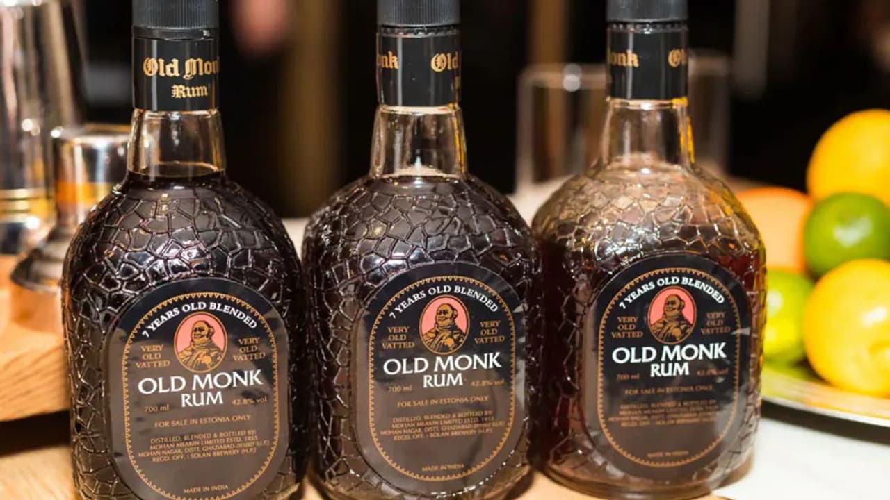 Old Monk ರಮ್ ಎನ್ನಬೇಡಿ, ರಮ್ ರೀತಿಯದ್ದು ಎನ್ನಿ: FSSAI ಭಿನ್ನ ಲೇಬಲ್‌ನಿಂದ ಸಂಸ್ಥೆಗೆ ₹500 ಕೋಟಿ ನಷ್ಟ