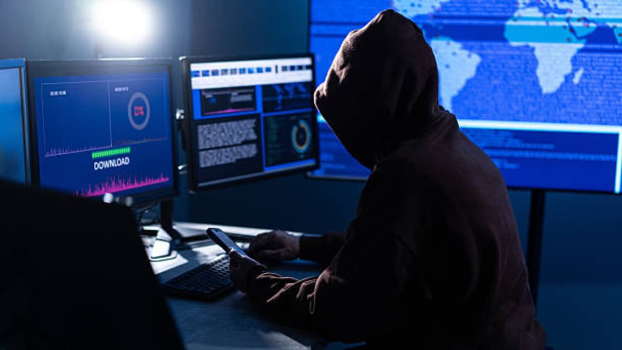 w-1280,h-720,format-jpg,imgid-01kzj8mm3v4mkcg1sewdmzqnks,imgname-england-fake-profile-facebook-cyber-fraud-gwalior-industrial----getty----asianet-1786245697659.jpg