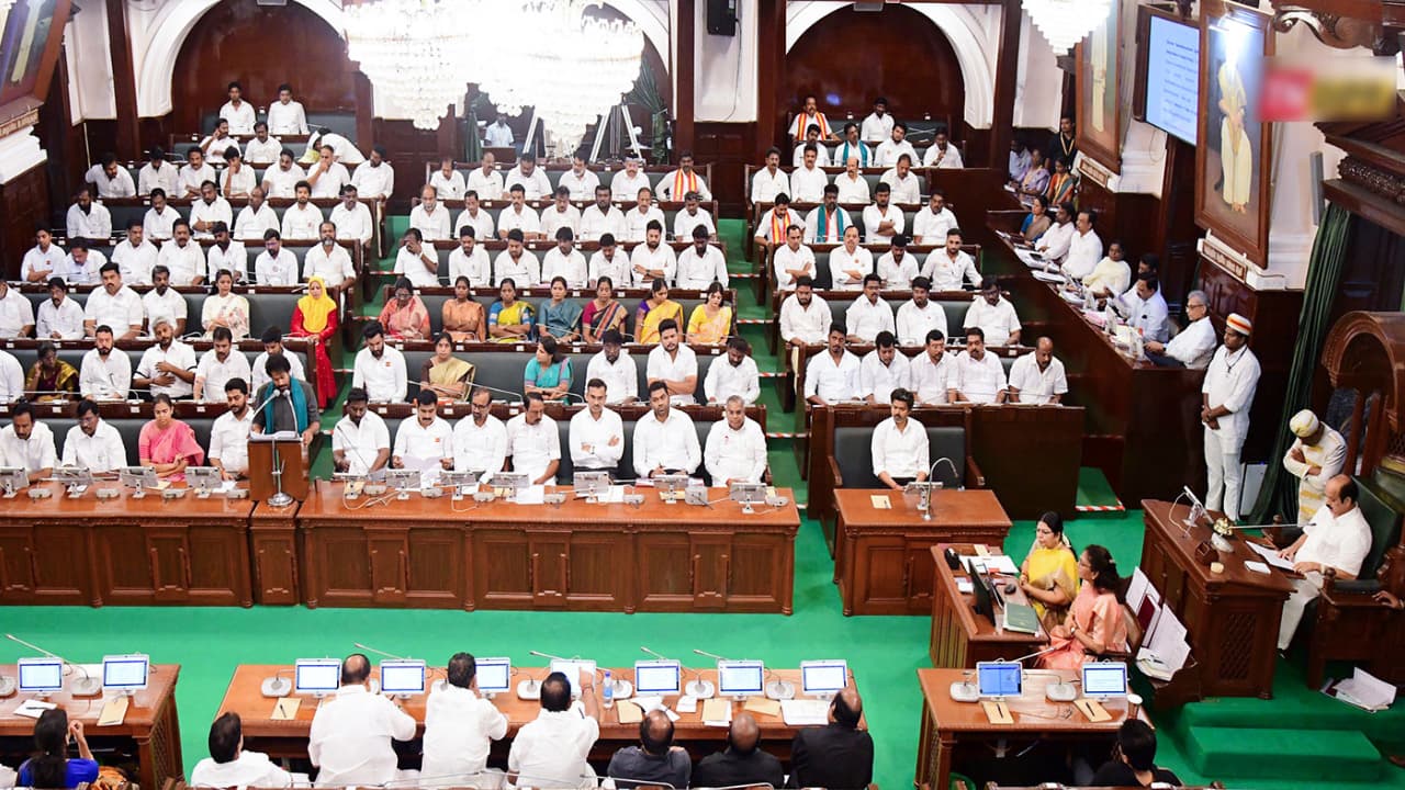 TN Assembly : தமிழ்த்தாய் வாழ்த்துக்கு முதல் மரியாதை! முதல்வர் விஜய் தீர்மானத்திற்கு திமுக, அதிமுக ஆதரவு...!