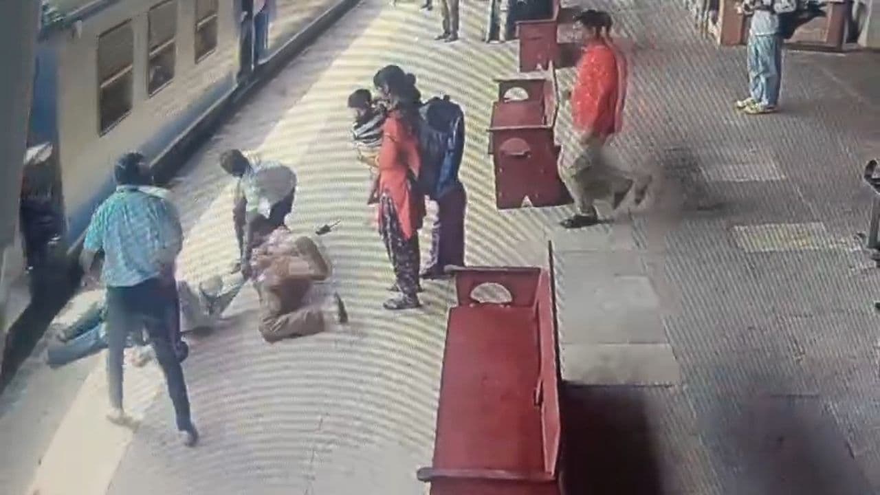 Mangaluru: Pointsman Saves Passenger From Moving Train At Surathkal, ₹10,000 Reward Announced