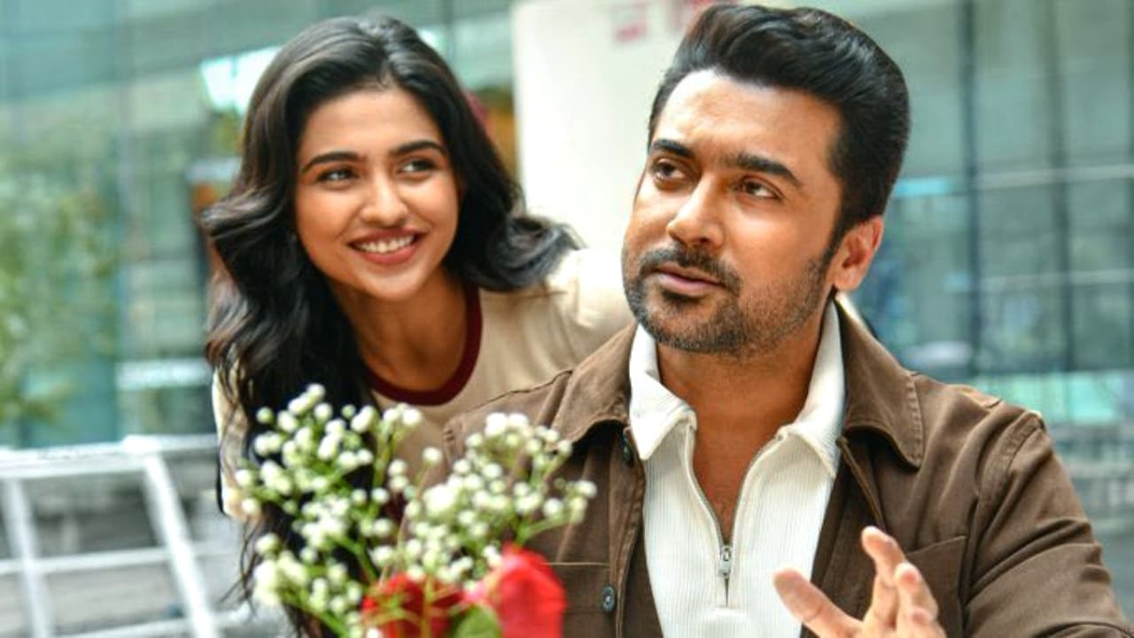 தொட்டதெல்லாம் 100 கோடி.. தமிழ் சினிமாவை ஆளும் கடவுளின் தேசத்து தேவதை.. மாஸ் காட்டும் மமிதா பைஜூ!