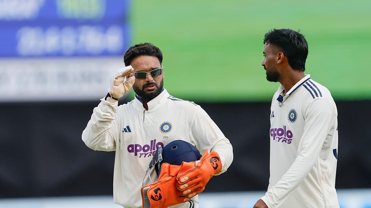 ঋষভ পন্থ টেস্টে ১০০ ছক্কা মেরে গড়লেন বিশ্বরেকর্ড