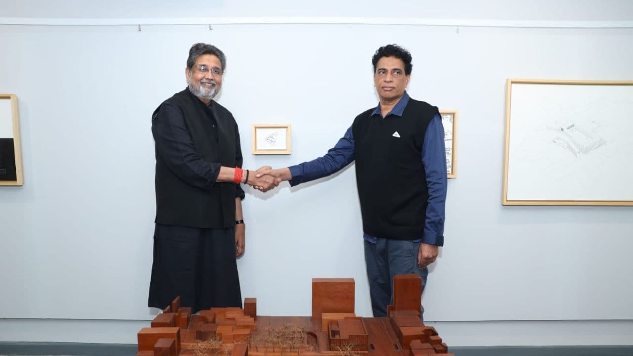 Ambuja Neotia Exhibition: অম্বুজা নেওটিয়া গ্রুপের উদ্যোগে শুরু হল তৃতীয় বি. ভি. দোশি স্মারক প্রদর্শনী, অপরুপ শিল্পের ছোঁয়া