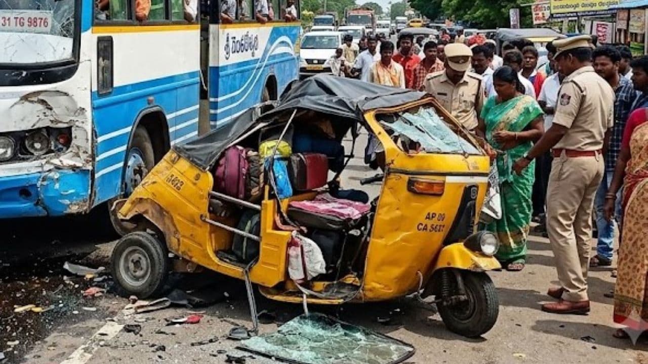 పల్నాడు జిల్లాలో ఘోర రోడ్డు ప్రమాదం: ఏడుగురు మృతి