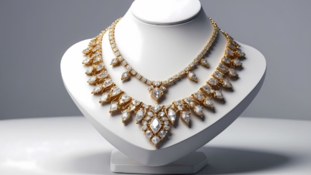 Gold Price: ஒரே நாளில் ரூ.2360 குறைந்த தங்கம் விலை..இன்றைய நிலவரம் என்ன?