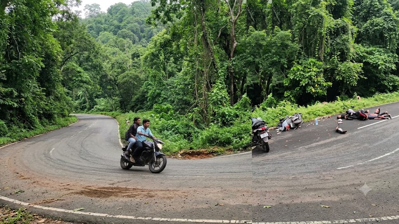 Two Youths Die After 'Filming' Social Media Reel on Speeding Bike in Bengal, Video Surfaces