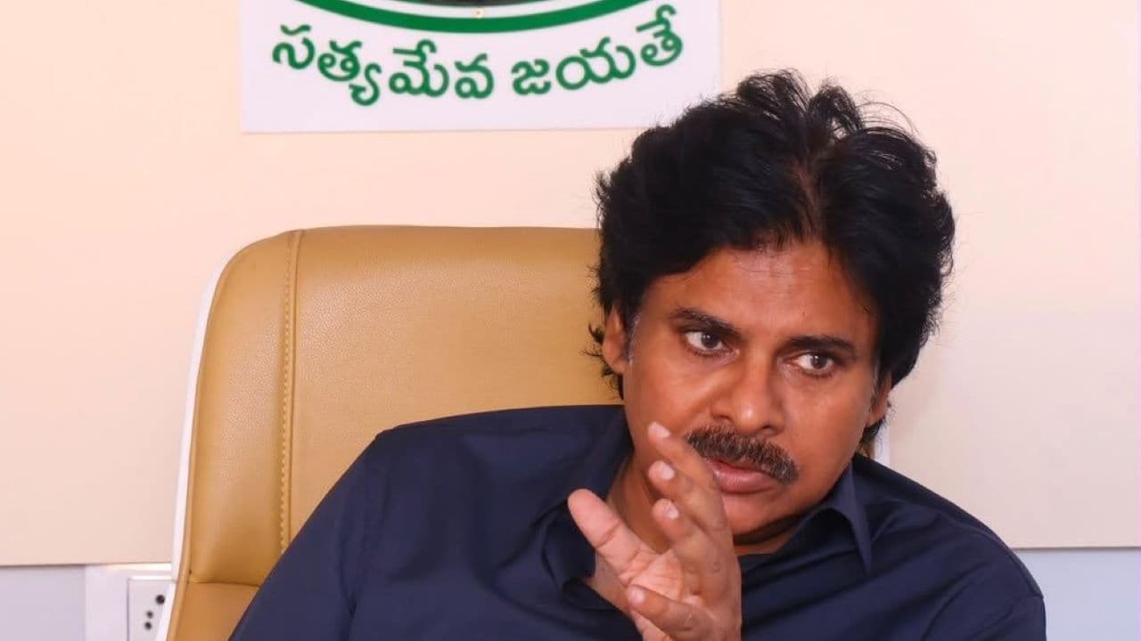 కల్యాణ్ కుమార్ పేరు కాస్త పవన్ కల్యాణ్ గా ఎలా మారింది? అసలు ఈ పేరు పెట్టిందెవరు కల్యాణ్ కుమార్ పేరు కాస్త పవన్ కల్యాణ్ గా ఎలా మారింది? అసలు ఈ పేరు పెట్టిందెవరు