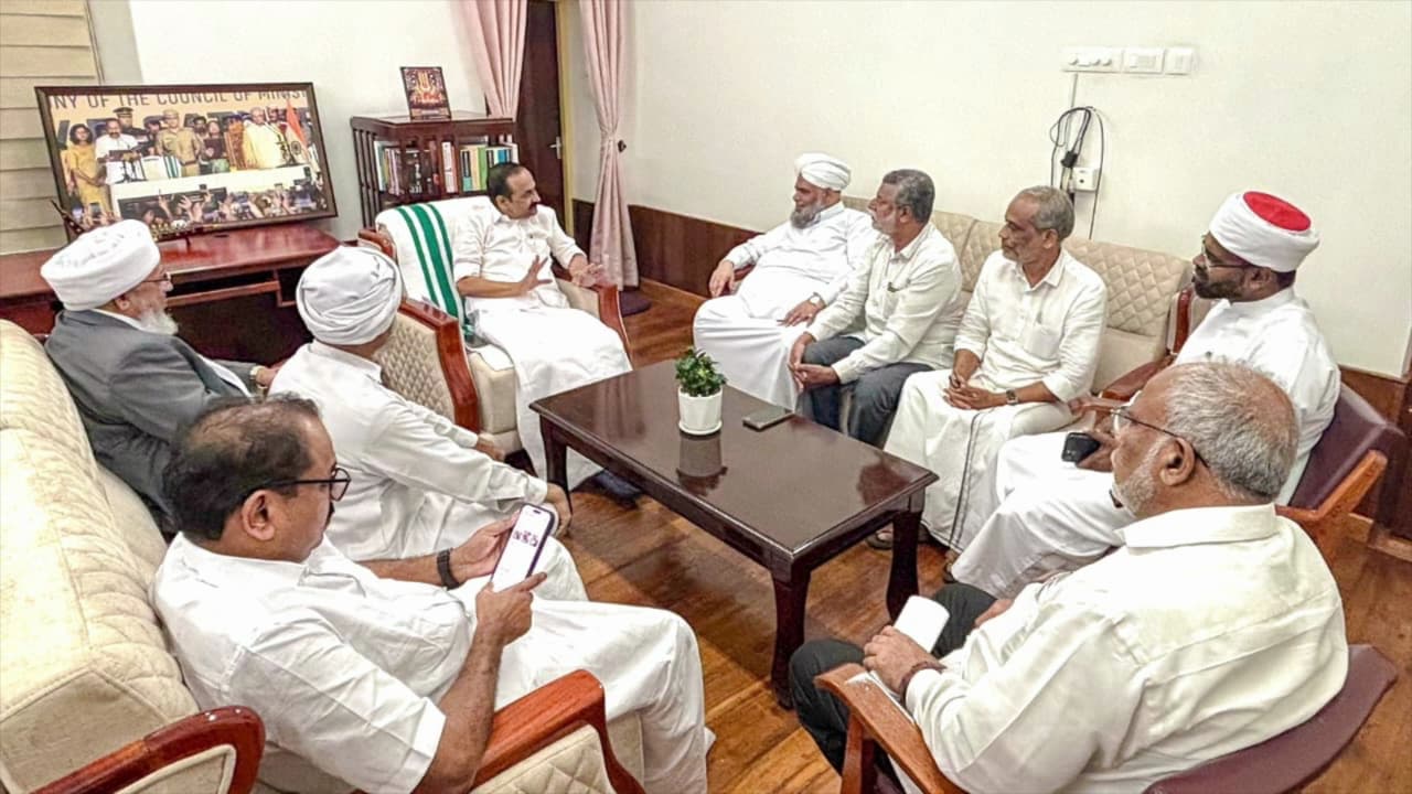 w-1280,h-720,format-jpg,imgid-01m1hm1p7f1jfh4wb9w5debxrv,imgname-kanthapuram-team-at-cm-vd-satheesan-cliff-house-1788371589359.jpeg