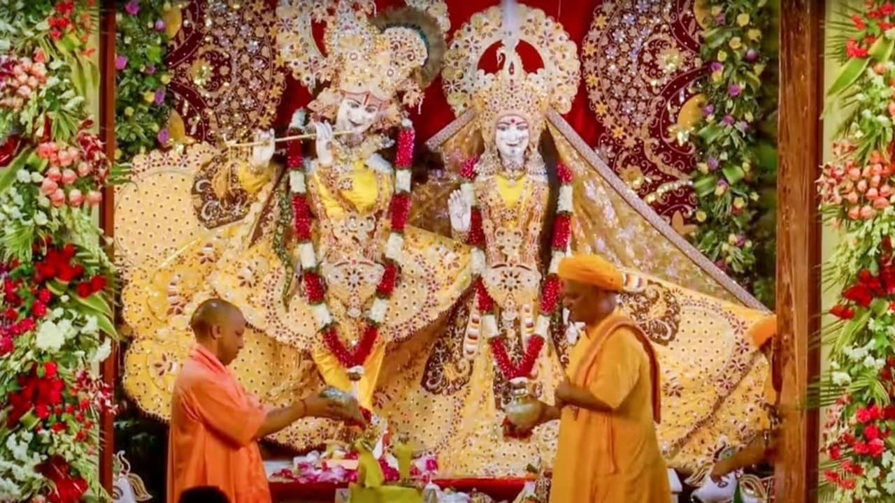 Yogi Offers Prayers At Krishna Janmabhoomi Promises To Develop Mathura yogi-offers-prayers-at-krishna-janmabhoomi-promises-to-develop-mathura