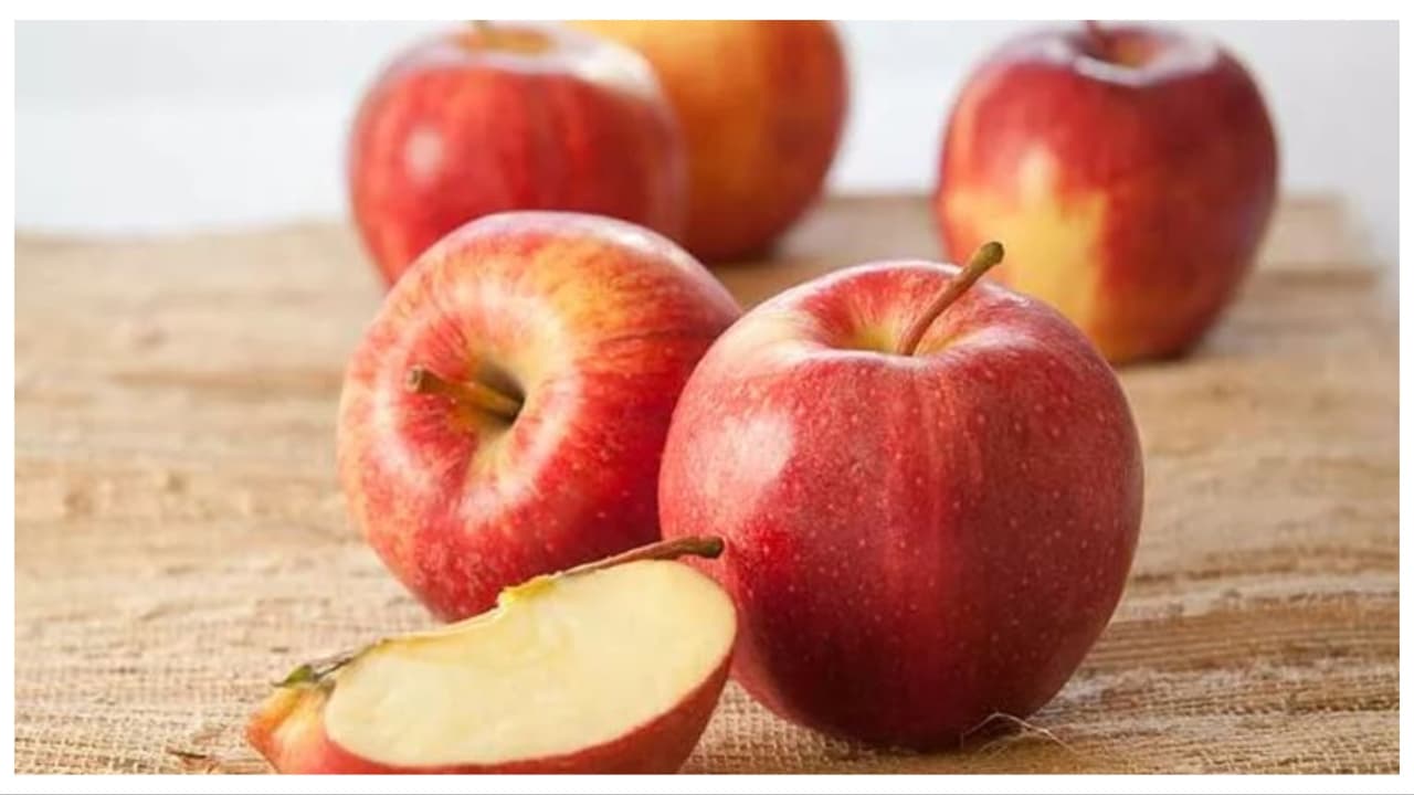 Food: ಕತ್ತರಿಸಿದ ಆಪಲ್ ಕಪ್ಪಾಗುತ್ತಾ? ಯಾವಾಗಲೂ ಫ್ರೆಶ್ ಆಗಿರಲು, ಈ 4 ವಸ್ತುಗಳು ಸಾಕು!