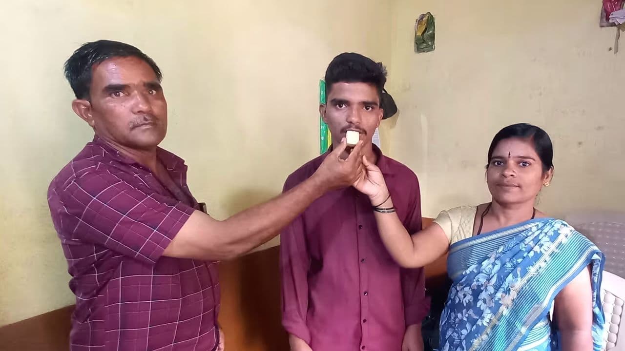 Karnataka: Koppal Auto Driver's Two Children Secure MBBS Seats Amid Financial Struggles